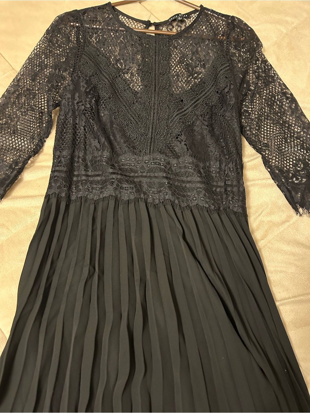 Haute Monde Black Lace Long Sleeve Pleated Evening Dress - Picture 12 of 13